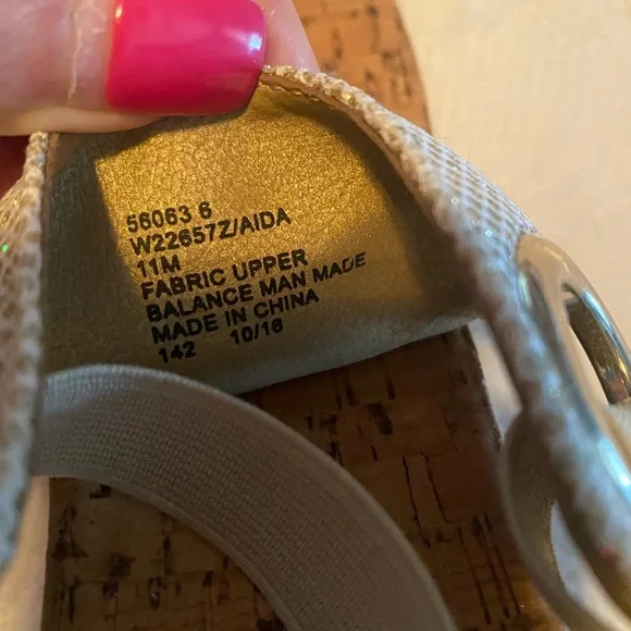 Elegant Wedge Sandals withSilver Accents - Picture 5 of 13